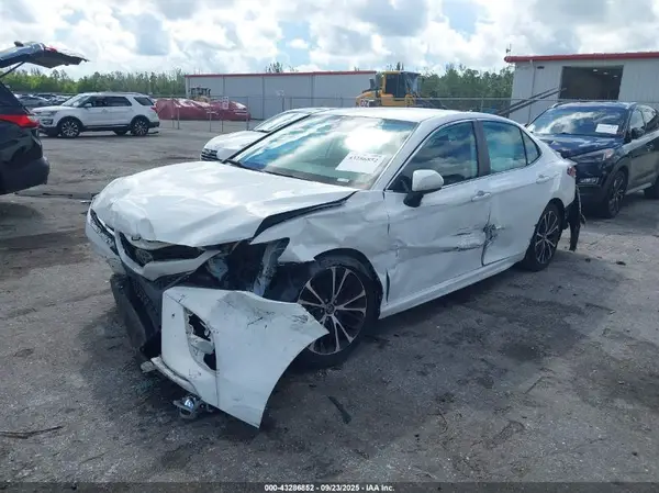 4T1B11HK2KU722580 2019 TOYOTA CAMRY - Image 2