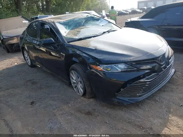 4T1B11HK2KU725625 2019 TOYOTA CAMRY - Image 1