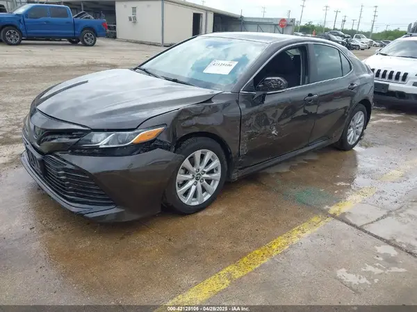 4T1B11HK2KU727973 2019 TOYOTA CAMRY - Image 2