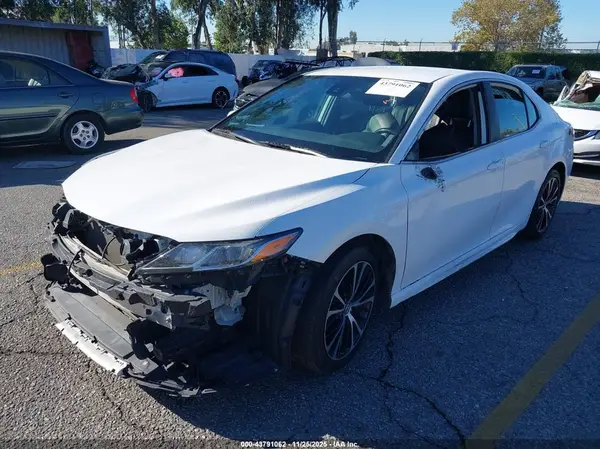 4T1B11HK2KU735216 2019 TOYOTA CAMRY - Image 2