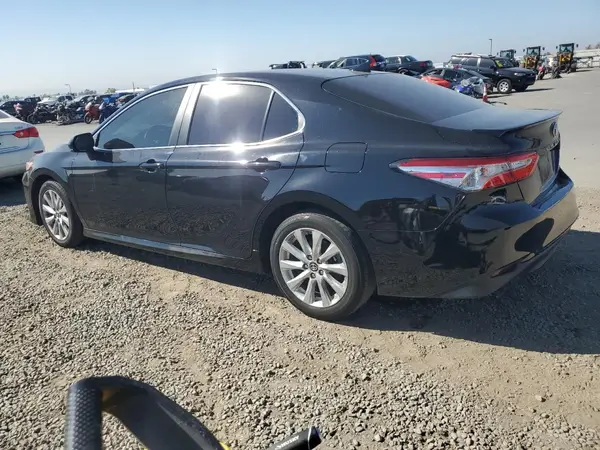 4T1B11HK2KU744210 2019 TOYOTA CAMRY - Image 2
