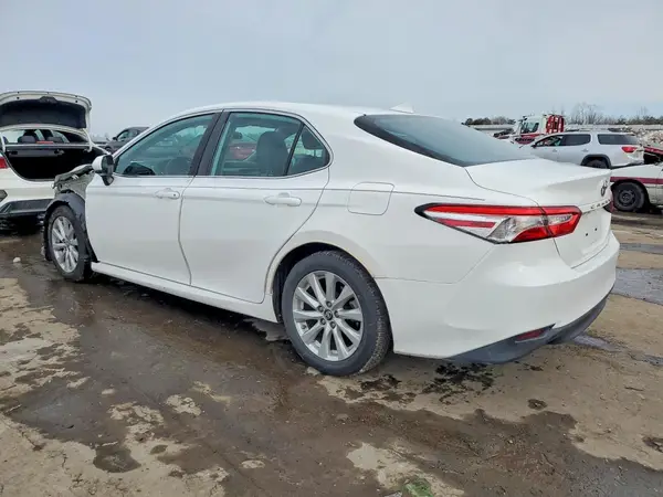 4T1B11HK2KU749830 2019 TOYOTA CAMRY - Image 2