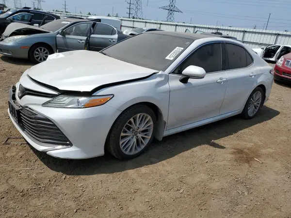 4T1B11HK2KU752632 2019 TOYOTA CAMRY - Image 1