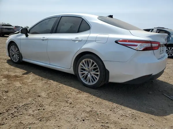 4T1B11HK2KU752632 2019 TOYOTA CAMRY - Image 2