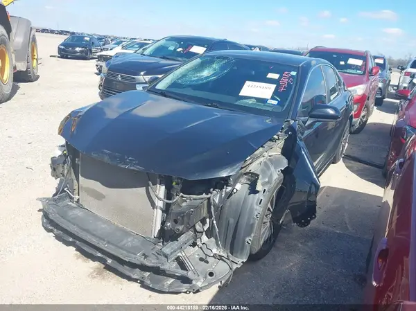 4T1B11HK2KU757989 2019 TOYOTA CAMRY - Image 2