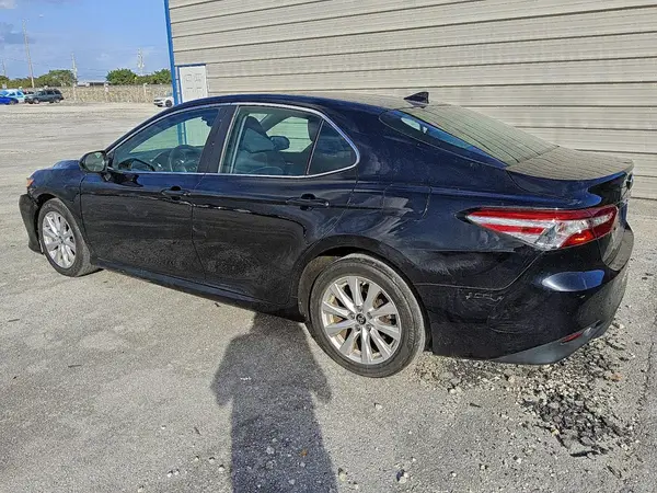 4T1B11HK2KU761492 2019 TOYOTA CAMRY - Image 2