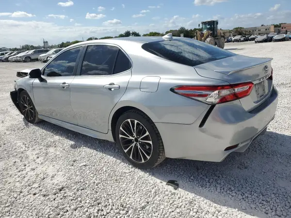 4T1B11HK2KU762884 2019 TOYOTA CAMRY - Image 2