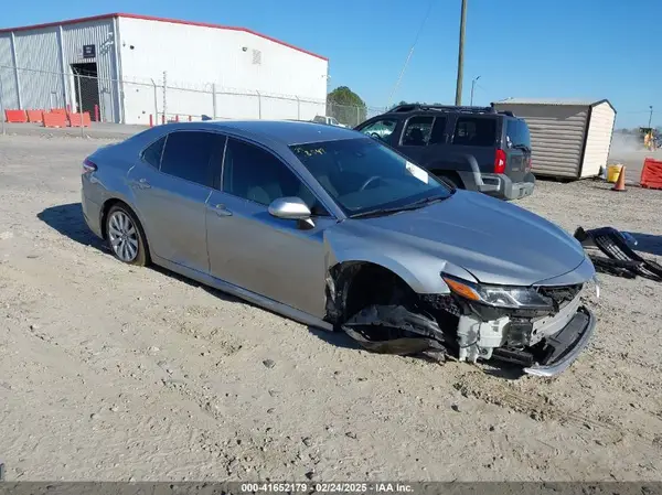 4T1B11HK2KU764084 2019 TOYOTA CAMRY - Image 1