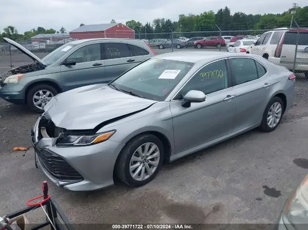 4T1B11HK2KU765882 2019 TOYOTA CAMRY - Image 2