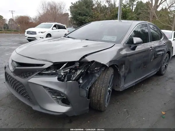 4T1B11HK2KU774324 2019 TOYOTA CAMRY - Image 2