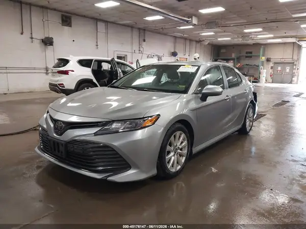 4T1B11HK2KU785758 2019 TOYOTA CAMRY - Image 2