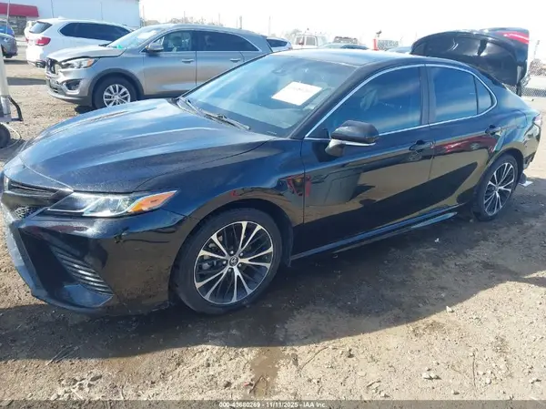4T1B11HK2KU793875 2019 TOYOTA CAMRY - Image 2