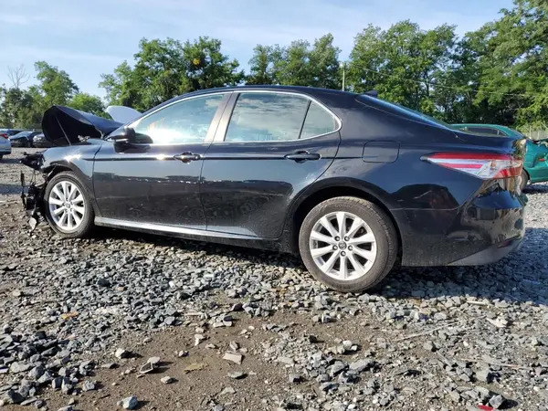 4T1B11HK2KU795724 2019 TOYOTA CAMRY - Image 2