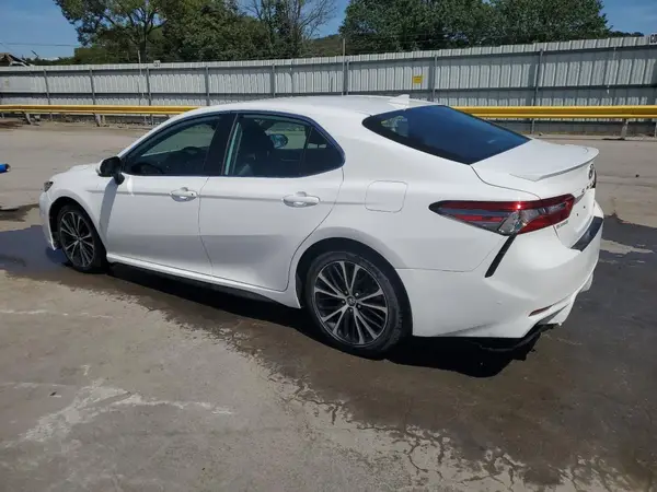 4T1B11HK2KU801764 2019 TOYOTA CAMRY - Image 2