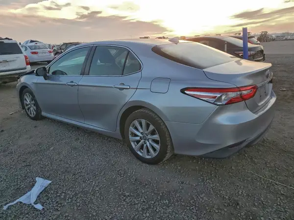 4T1B11HK2KU802025 2019 TOYOTA CAMRY - Image 2