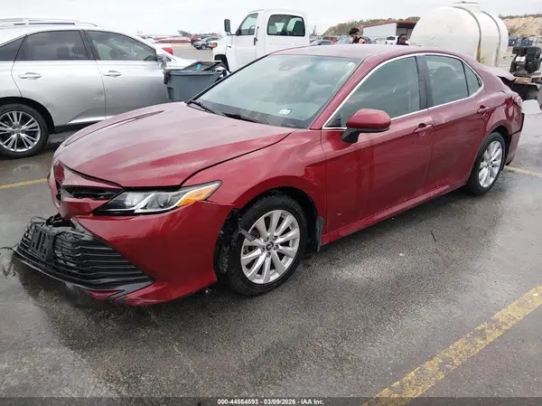 4T1B11HK2KU807631 2019 TOYOTA CAMRY - Image 2
