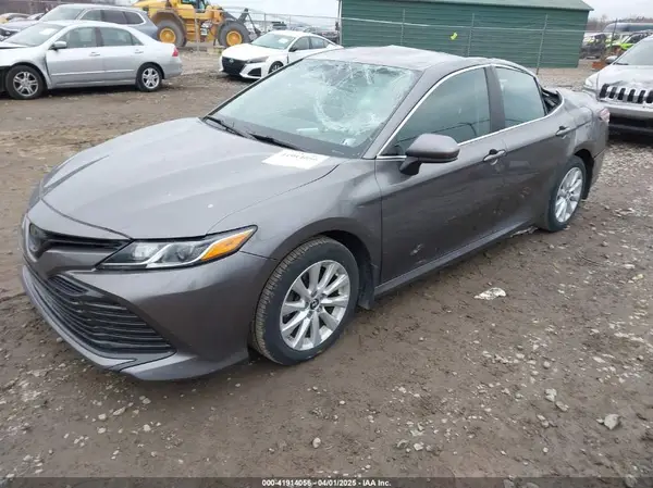 4T1B11HK2KU809671 2019 TOYOTA CAMRY - Image 2