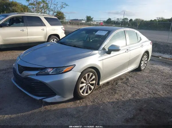 4T1B11HK2KU810061 2019 TOYOTA CAMRY - Image 2