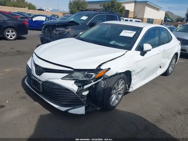 4T1B11HK2KU811064 2019 TOYOTA CAMRY - Image 2