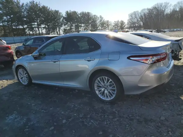 4T1B11HK2KU817947 2019 TOYOTA CAMRY - Image 2