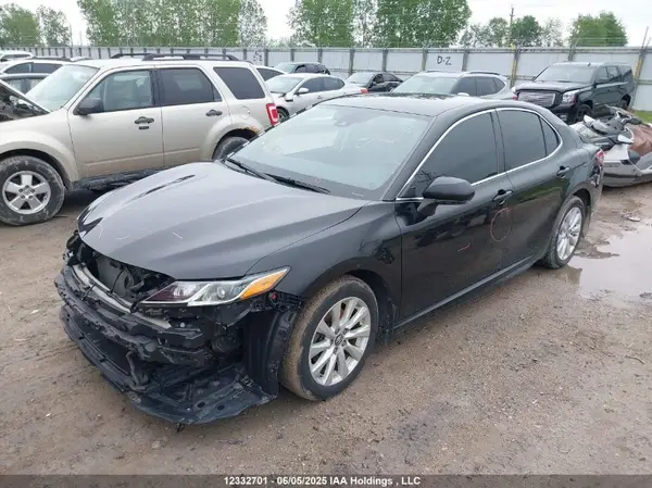 4T1B11HK2KU818015 2019 TOYOTA CAMRY - Image 2