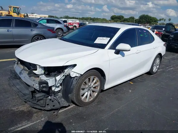 4T1B11HK2KU820525 2019 TOYOTA CAMRY - Image 2
