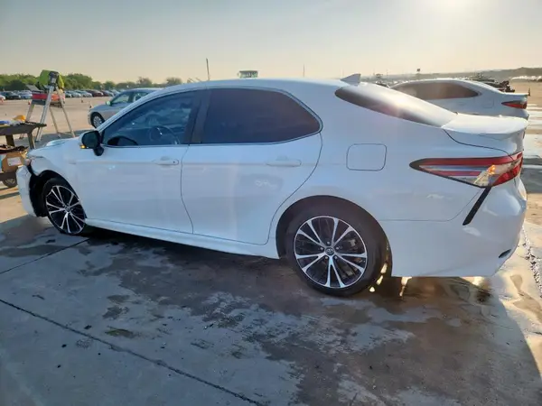 4T1B11HK2KU822565 2019 TOYOTA CAMRY - Image 2