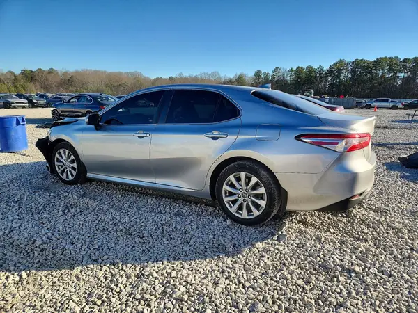 4T1B11HK2KU823957 2019 TOYOTA CAMRY - Image 2