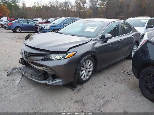 4T1B11HK2KU832545 2019 TOYOTA CAMRY - Image 2