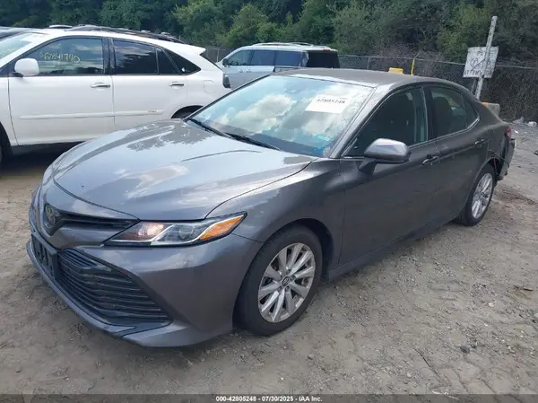 4T1B11HK2KU839625 2019 TOYOTA CAMRY - Image 2