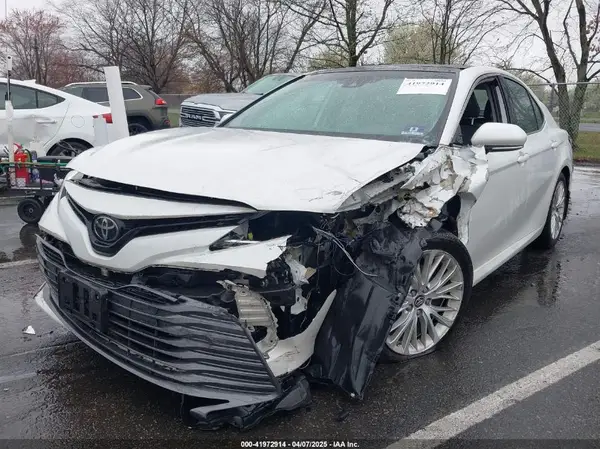 4T1B11HK2KU842119 2019 TOYOTA CAMRY - Image 2