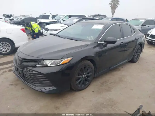4T1B11HK2KU842301 2019 TOYOTA CAMRY - Image 2