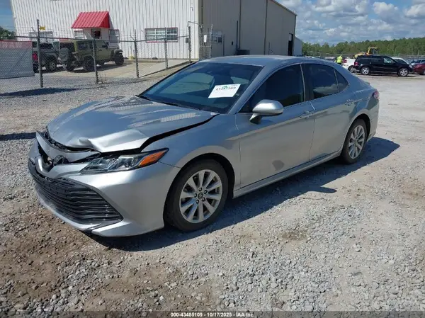 4T1B11HK2KU843285 2019 TOYOTA CAMRY - Image 2
