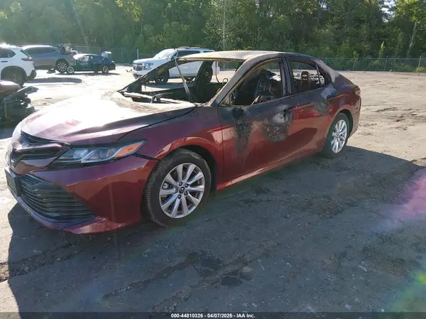 4T1B11HK2KU852195 2019 TOYOTA CAMRY - Image 2