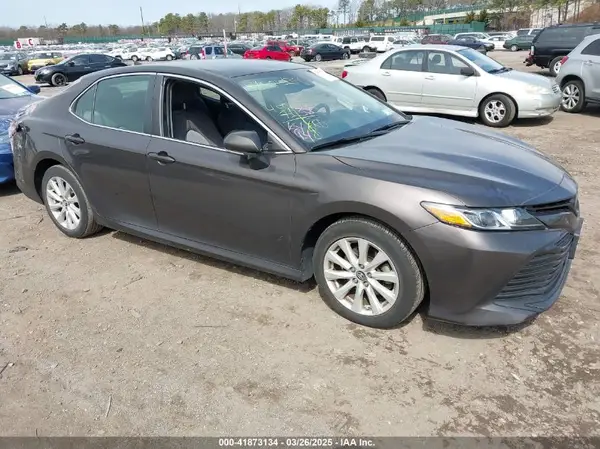 4T1B11HK2KU853377 2019 TOYOTA CAMRY - Image 1