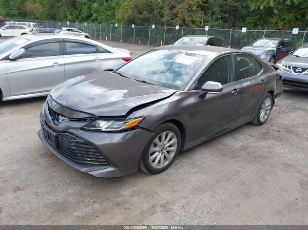 4T1B11HK2KU854058 2019 TOYOTA CAMRY - Image 2