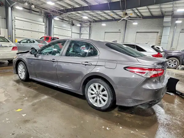 4T1B11HK2KU856425 2019 TOYOTA CAMRY - Image 2