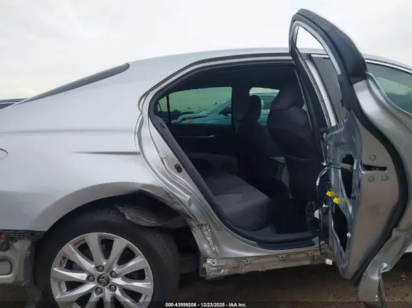 4T1B11HK3JU002350 2018 TOYOTA CAMRY - Image 8