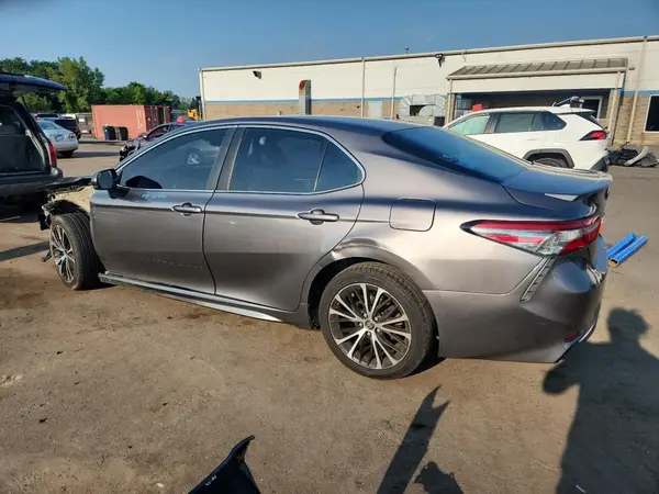 4T1B11HK3JU002476 2018 TOYOTA CAMRY - Image 2