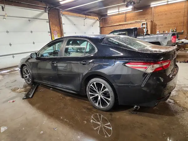 4T1B11HK3JU003840 2018 TOYOTA CAMRY - Image 2