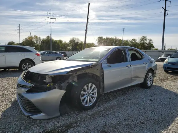 4T1B11HK3JU004082 2018 TOYOTA CAMRY - Image 1