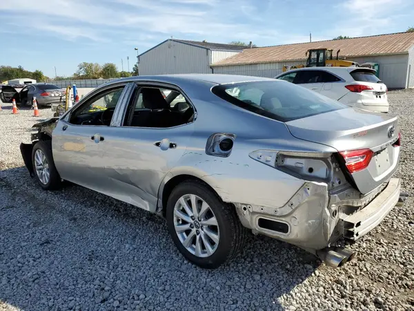 4T1B11HK3JU004082 2018 TOYOTA CAMRY - Image 2