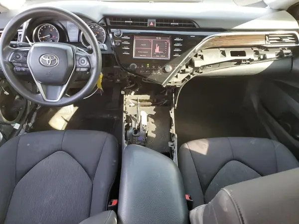 4T1B11HK3JU004082 2018 TOYOTA CAMRY - Image 8