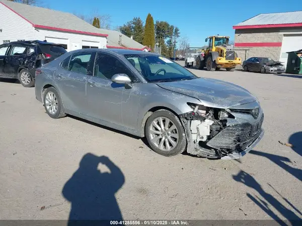 4T1B11HK3JU005460 2018 TOYOTA CAMRY - Image 1