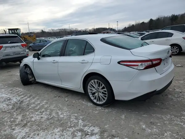 4T1B11HK3JU006298 2018 TOYOTA CAMRY - Image 2