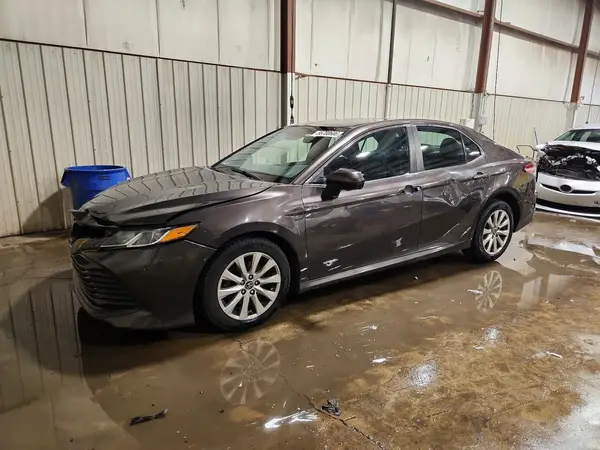 4T1B11HK3JU008276 2018 TOYOTA CAMRY - Image 1