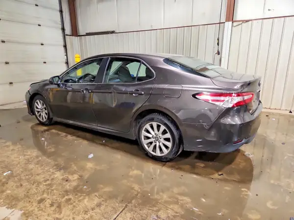 4T1B11HK3JU008276 2018 TOYOTA CAMRY - Image 2