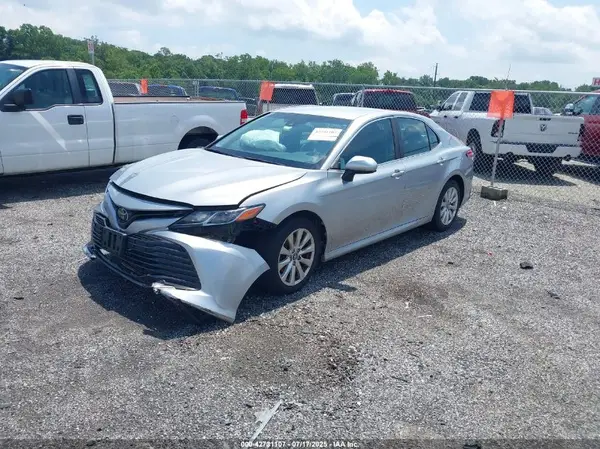 4T1B11HK3JU008388 2018 TOYOTA CAMRY - Image 2