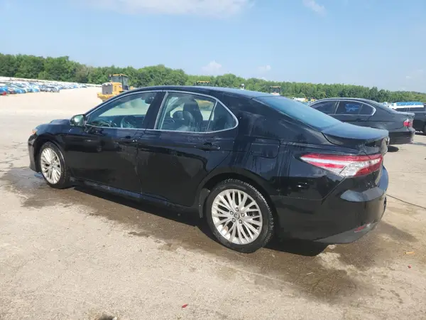 4T1B11HK3JU008732 2018 TOYOTA CAMRY - Image 2