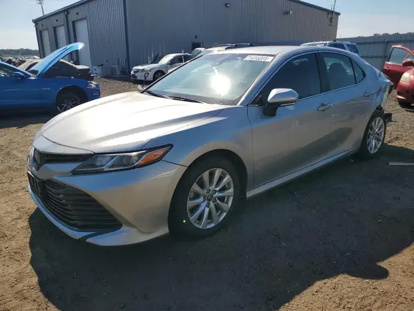 4T1B11HK3JU008844 2018 TOYOTA CAMRY - Image 1